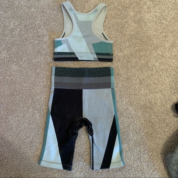 Nike Workout Set - Picture 3 of 4